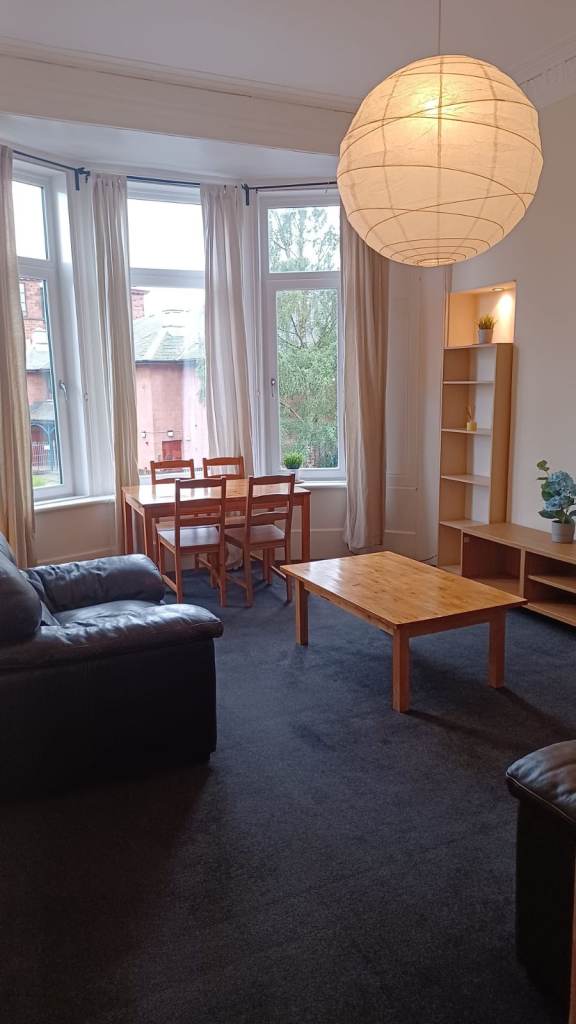 Excellent 2 x Large double bedroom flat,  Strathbungo.