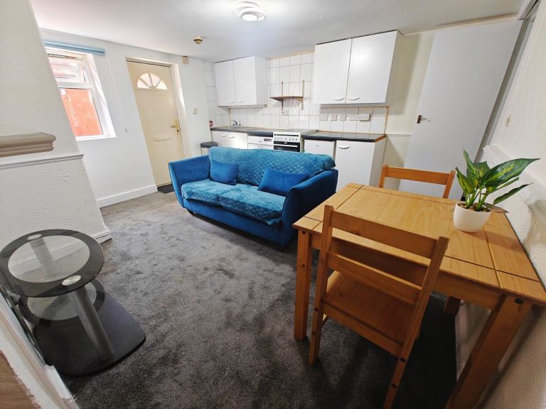 Modern 1 Bed Basement Flat in Beeston £675pcm| Available Now | DSS L.H.A Welcome |Guarantor Required