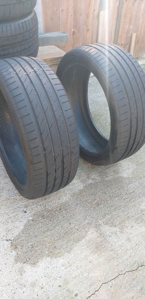 CAR TYRES RUN FLATS 2 TYRES
