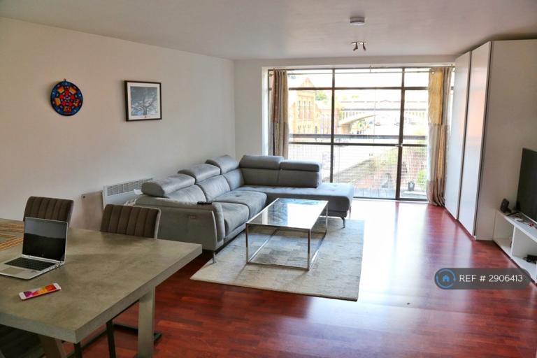 2 bedroom flat in Deansgate, Manchester, M3 (2 bed) (#2906413)
