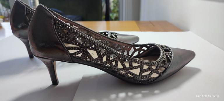 Smart ladies dress shoes - BRAND NEW/ NEVER WORN 