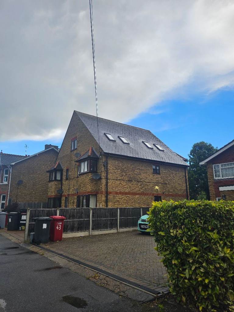 Lovely modern 2 bedroom flat to let in Langley 