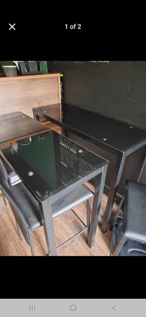 Black glass breakfast bar & 2 stools