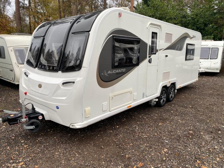 BAILEY ALICANTE GRANDE PORTO - 2020 - ISLAND BED - 4 BERTH - QUAD MOVERS - VGC 