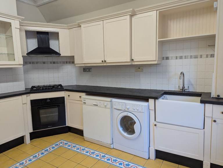 Large 2 Bedroom Flat to Rent 