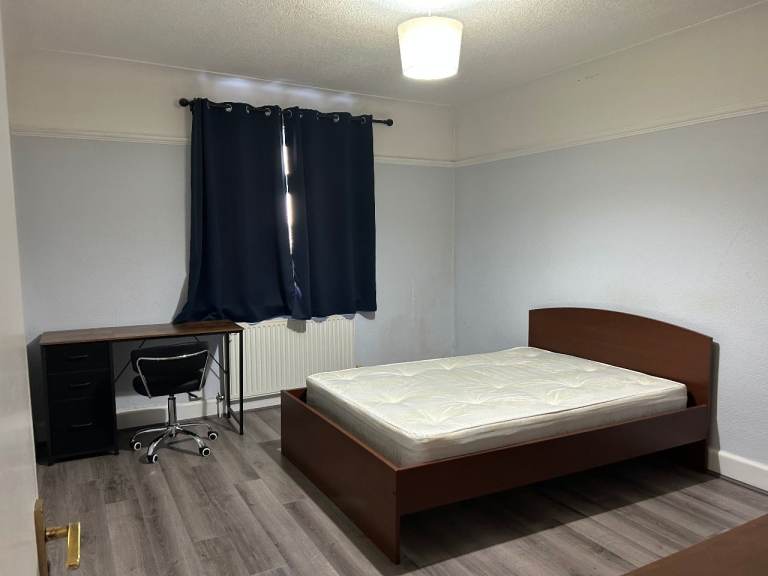 Bright Double Bedroom in Clapton Flatshare All Female - All Bills Included 
