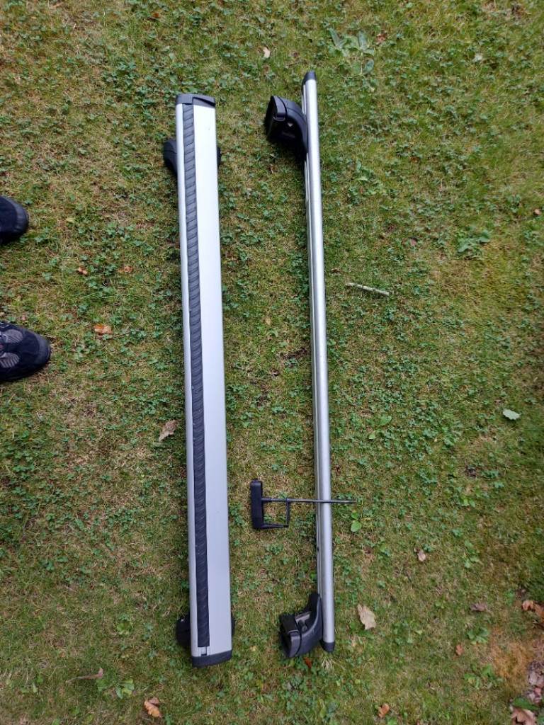 Volvo v40 genuine cross country  roof bars 