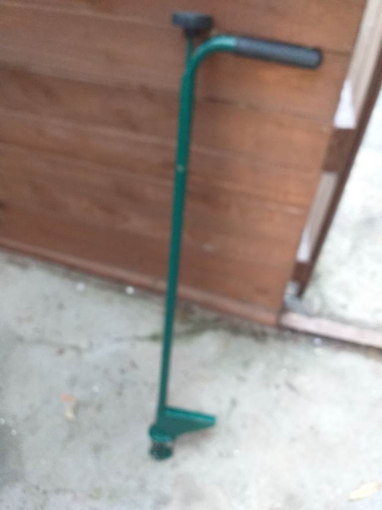 Garden weeder 