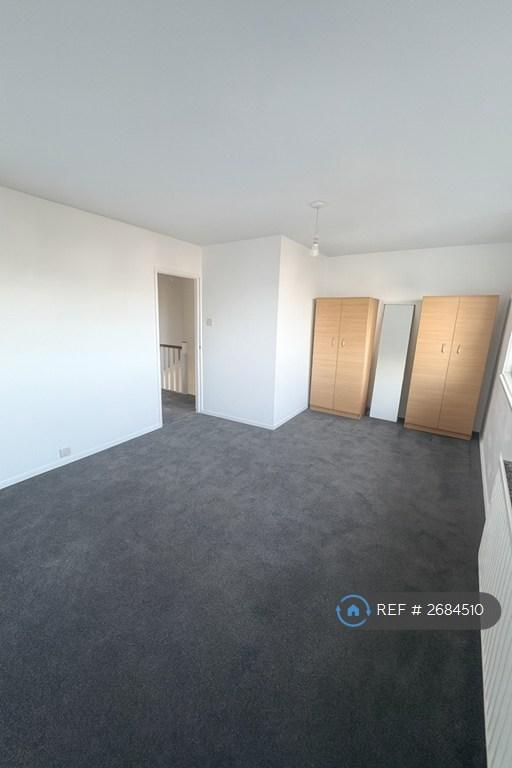 2 bedroom flat in Brill House, London, NW10 (2 bed) (#2684510)