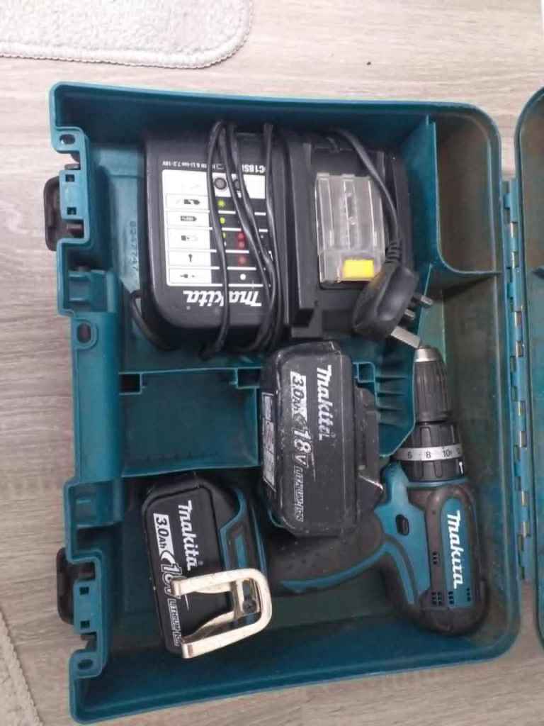 Makita combi drill with 2 x batteries and charger 