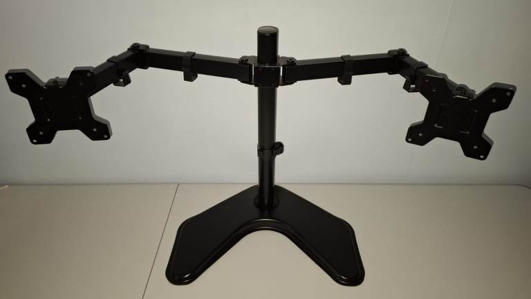 Free standing dual monitor stand