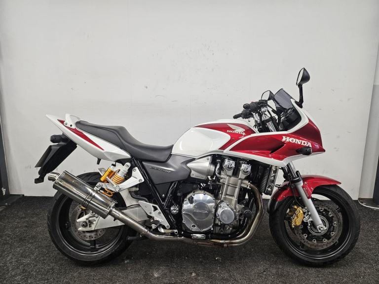 HONDA CB1300S ** DELKEVIC EXHAUST - RADIATOR GUARD - CENTRE STAND **