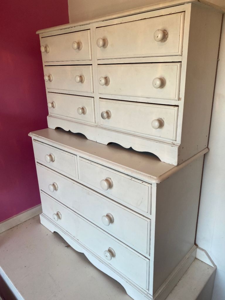 Solid wood White draws for clothes can be separated with runners