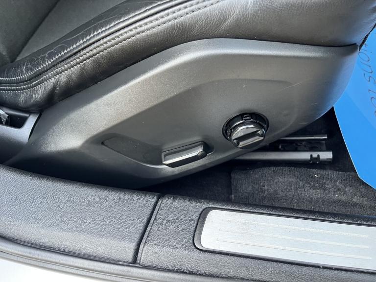 VOLVO V60 2.0 Momentum Plus D3 Silver Manual Diesel 2019