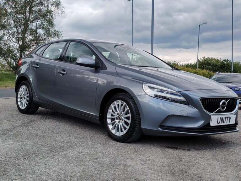 2016 Volvo V40 2.0 T2 Momentum Euro 6 (s/s) 5dr Manual Hatchback Petrol Manual