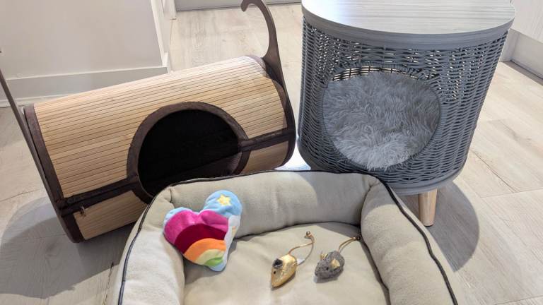 Cat or Kitten Bundle: Rattan Den, Soft Bed, Radiator Bed and Toys