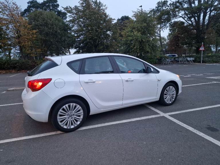 Vauxhall, ASTRA, Hatchback, 2011, Manual, 1398 (cc), 5 doors