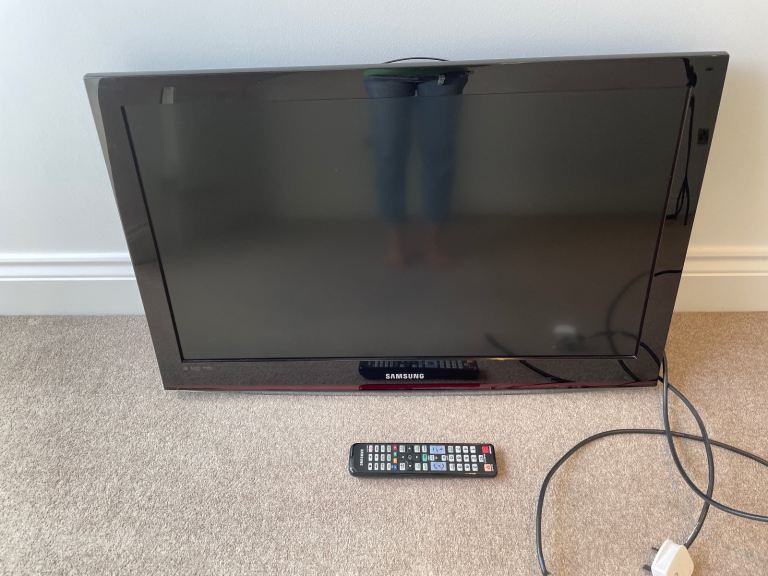 Samsung HD Flat Screen Television - 32” screen