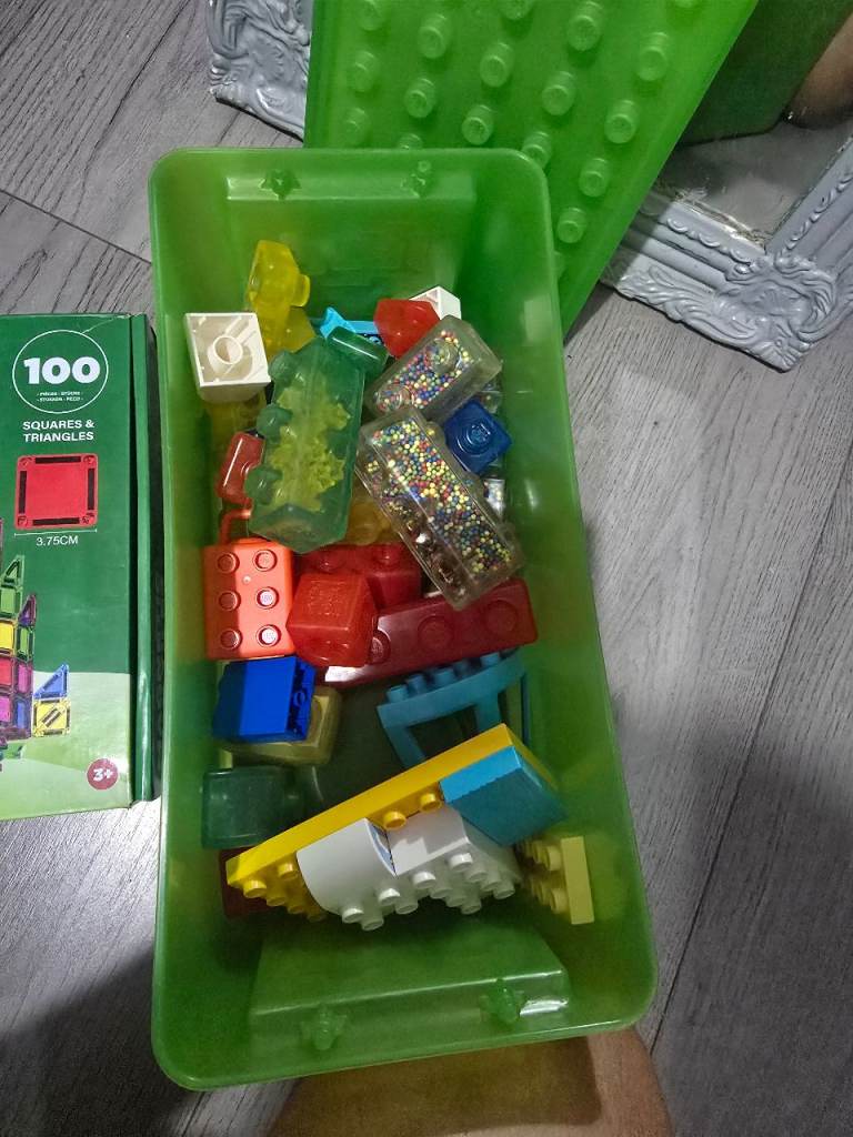 Magnetic Mini Tiles Building Blocks Set – Good Condition