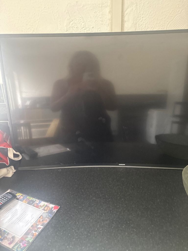 Samsung Smart TV – Black, Good Condition