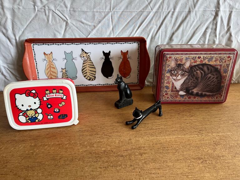 Pre-loved Cat Tray + 2 Boxes + cat ornament + cat pen