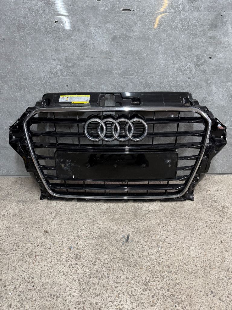 AUDI A3 8V FRONT RADIATOR CENTRE GRILLE 8V 3 2013 - 2016