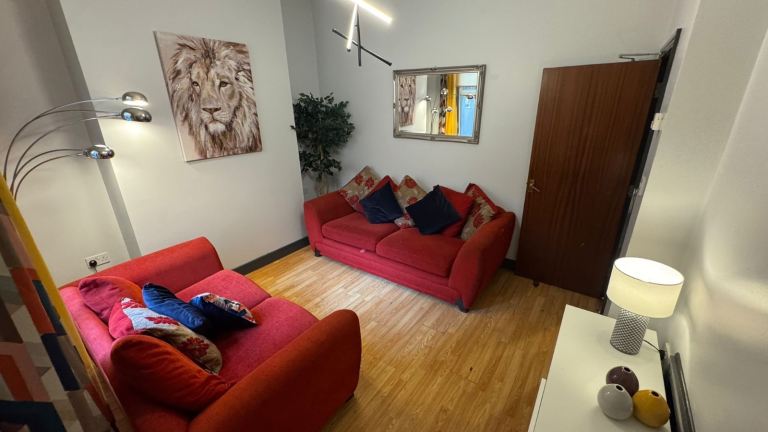 LAST REMAINING DOUBLE ROOM-OFF LISBURN ROAD
