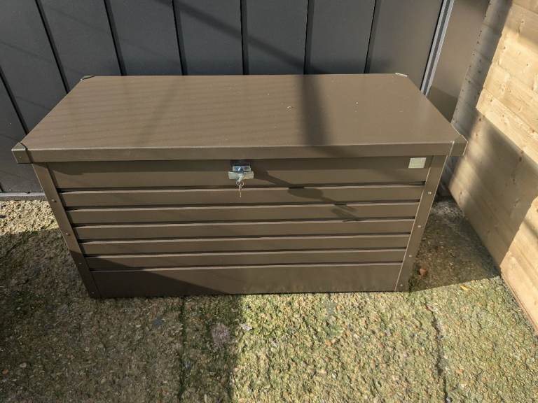 Biohort LeisureTime Box 130 - Bronze - Lockable Outdoor Storage