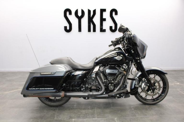 2021 Harley-Davidson FLHXS Touring Street Glide 114 in Gauntlet Grey and Black