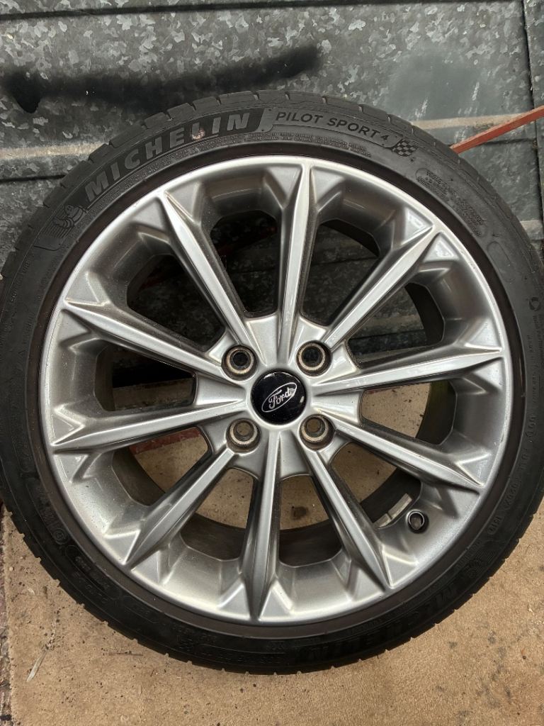 Set of 4 vignale  fiesta wheels 17”