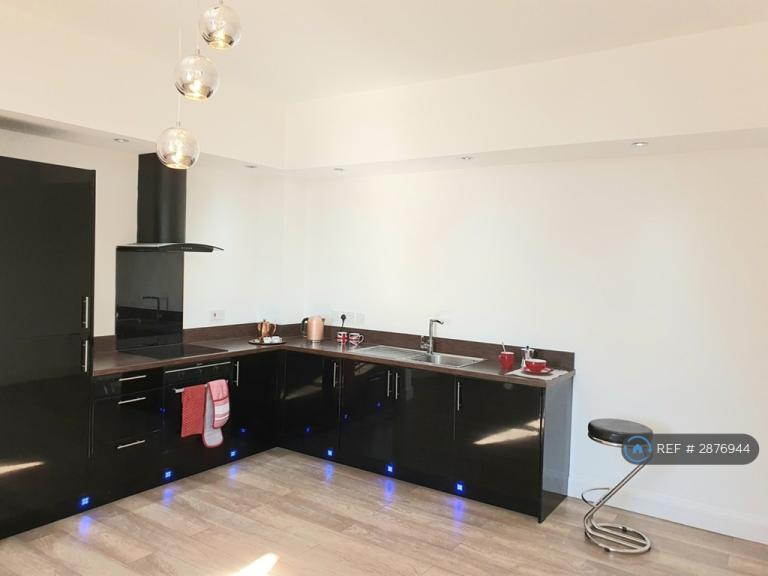 1 bedroom flat in Chapel Court, Bromsgrove, B61 (1 bed) (#2876944)