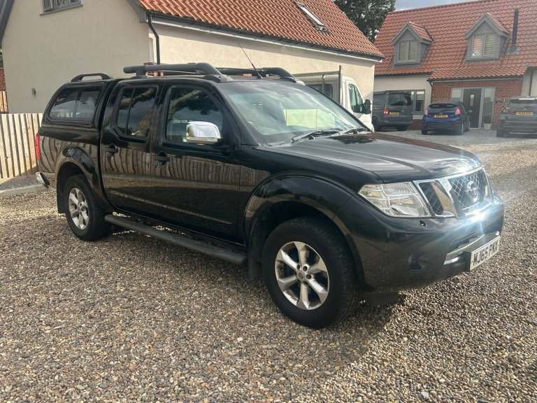 2015 Nissan Navara Double Cab Pick Up Tekna 2.5dCi 190 4WD PICK UP Diesel Manual