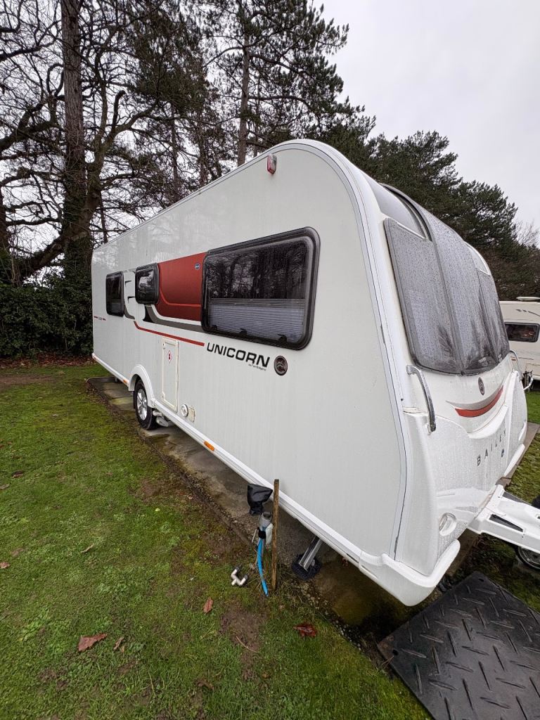 Bailey Unicorn Cadiz 4 bed Caravan