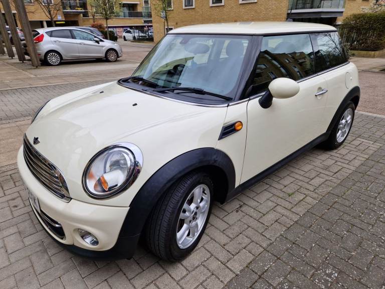 AMAZING 2012 MINI COOPER 1 YEAR CLEAN MOT 