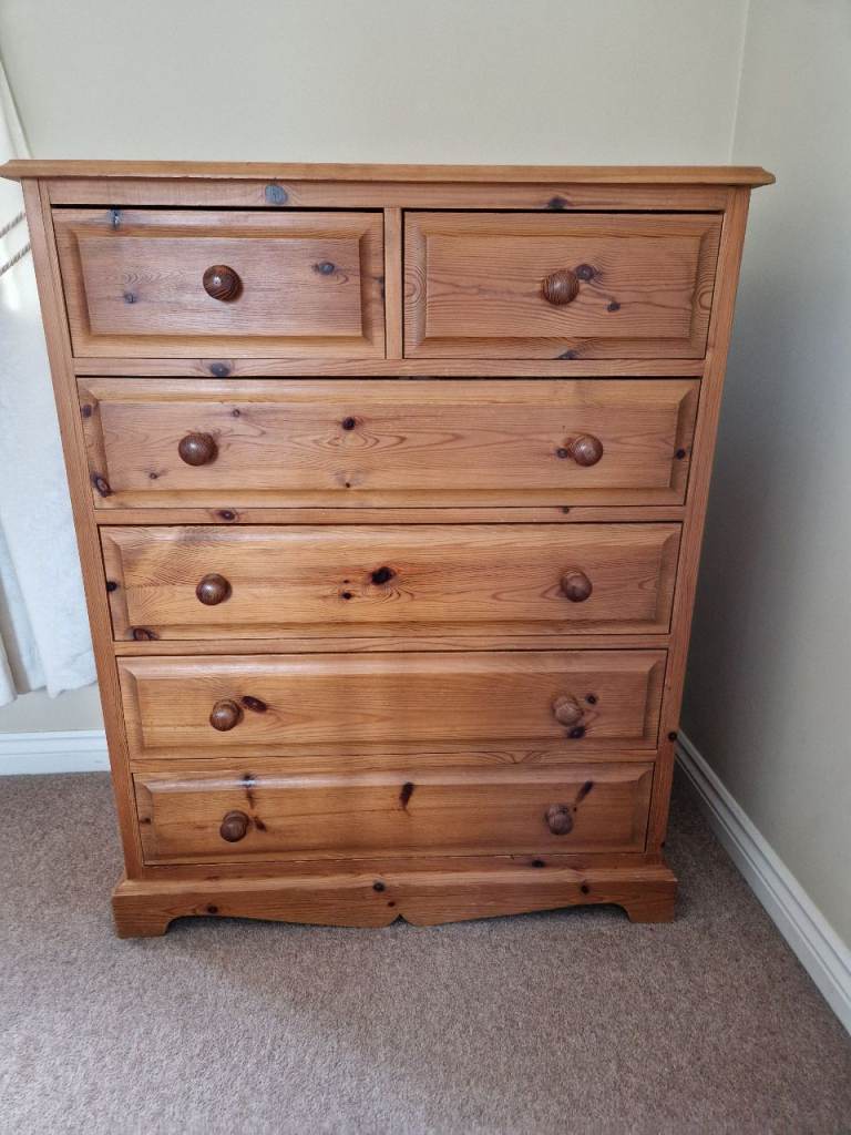 6 Drawer pine chest of drawers
