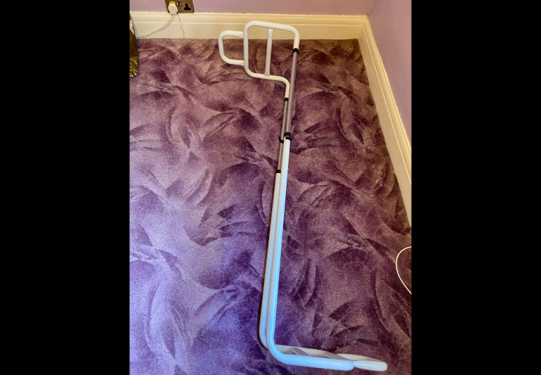 Extendable bed grab rail