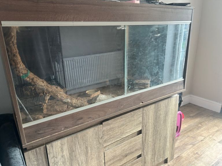Reptile tank 