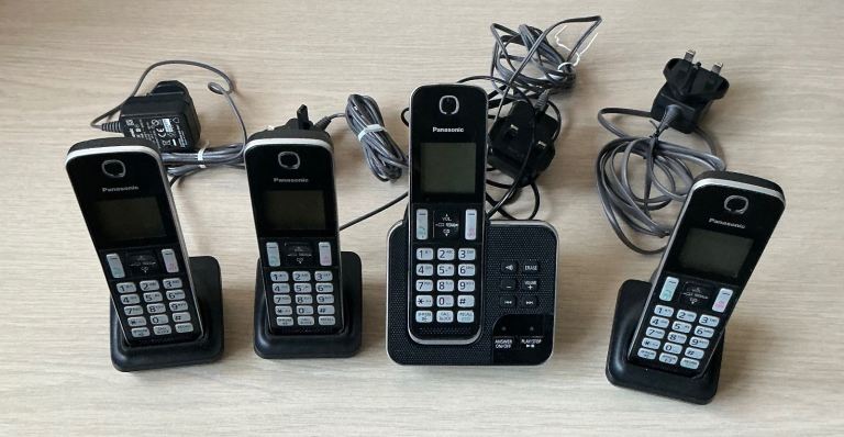 PANASONIC LANDLINE TELEPHONES x4 BASE + EXTENSIONS CLEAN WORKING 