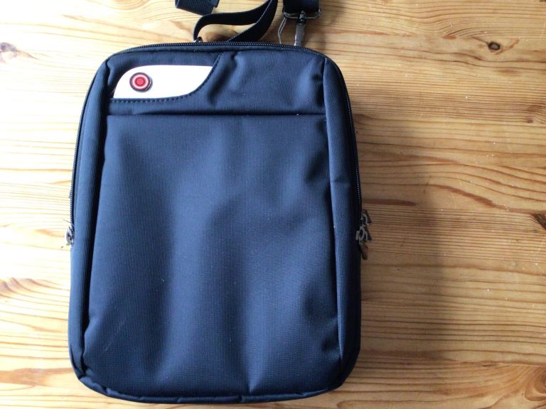 e i-stay 10.1" iPad/Tablet Bag (model IS0101). 