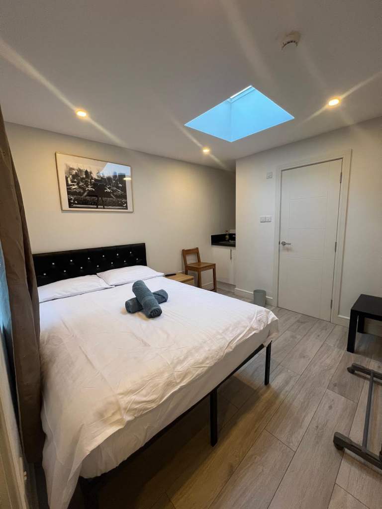 Modern Private Room | Walk to Elephant & Castle Station