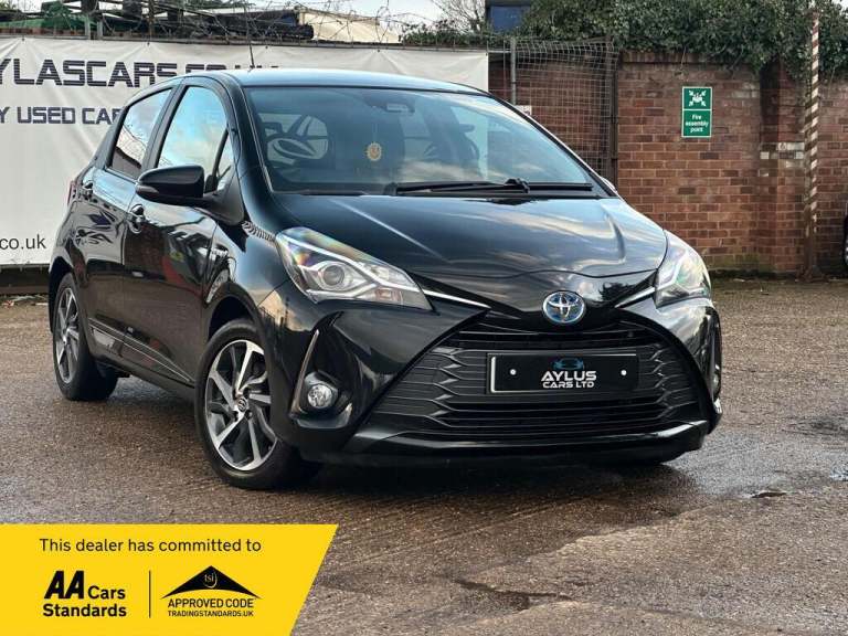 2020 Toyota Yaris 1.5 VVT-h Y20 Bi-tone E-CVT Euro 6 (s/s) 5dr HATCHBACK Petrol/Electric Hybrid A...