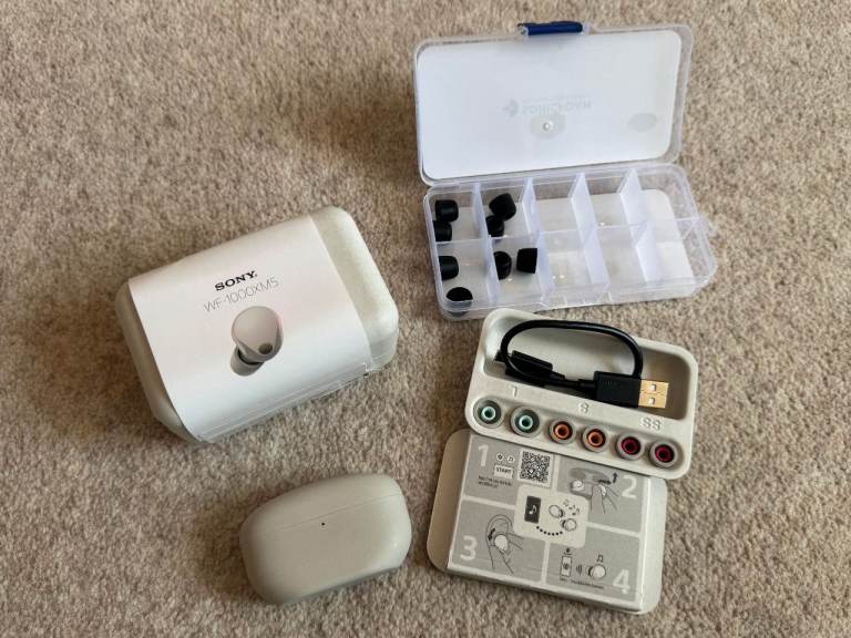 Sony WF-1000XM5 Silver – Very Good Condition + Extras