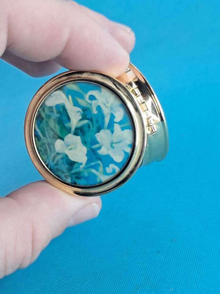 Vintage miniayure floral trinket box,pill box. As seen.