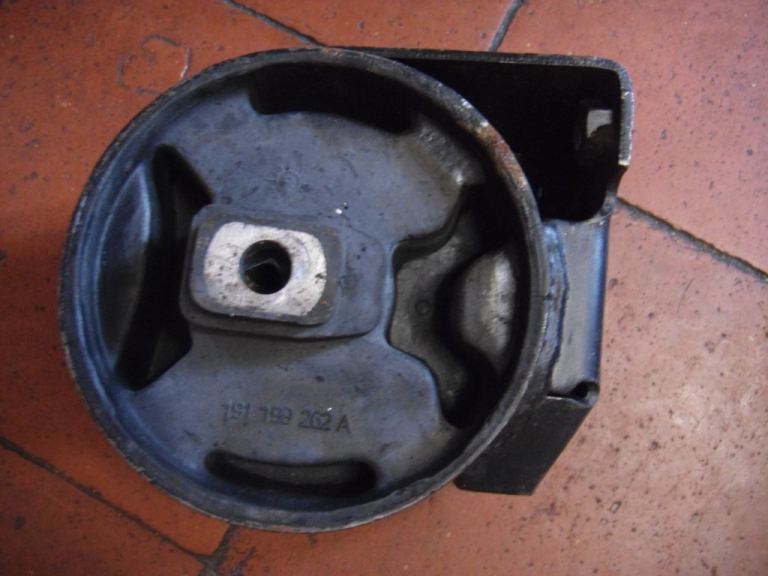 VW GOLF  MK2 ENGINE MOUNTING, (NEWISH)