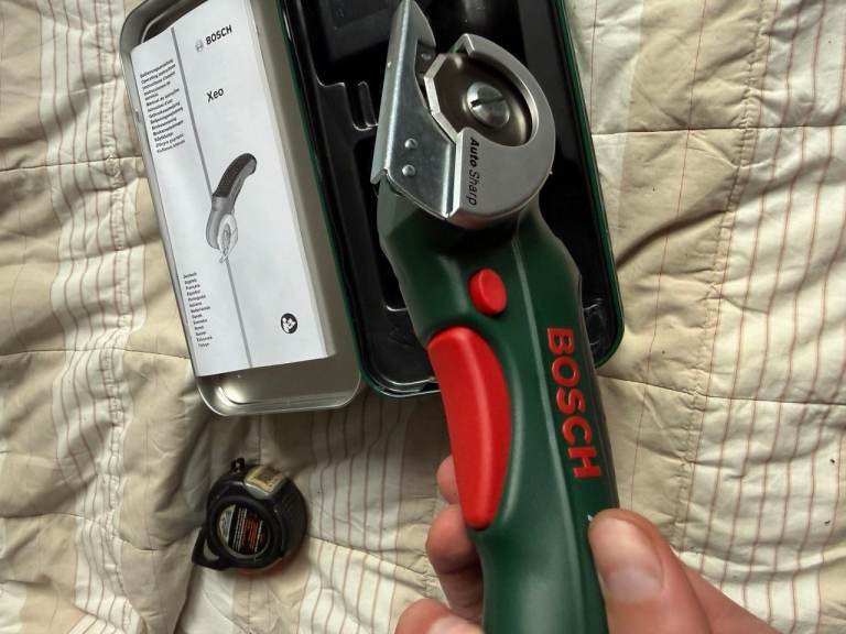 Bosch Xeo Cordless Universal Cutter Li-Ion With Case Charger Manual