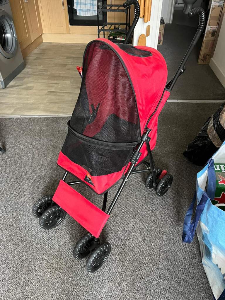 Pet pushchair 