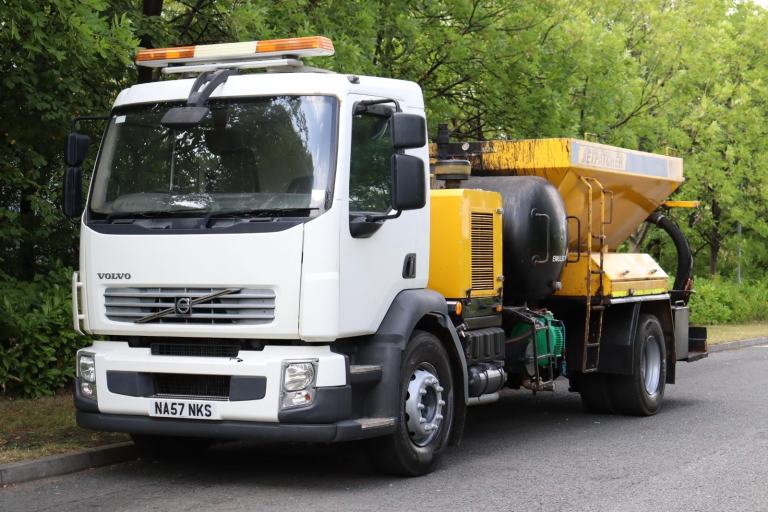 VOLVO FL 240 4X2 JETPATCHER 1000 POTHOLE REPAIR UNIT (2007)