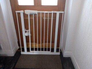 CHILD/DOG SAFETY GATE  opener pressure fit 