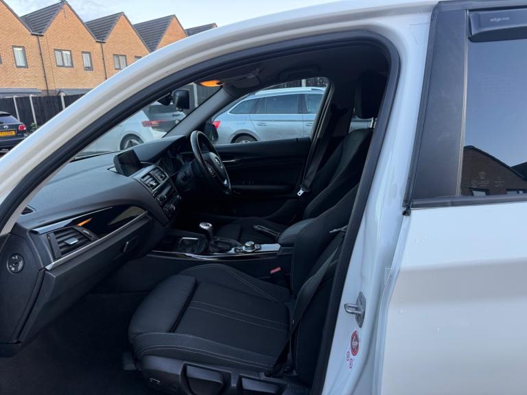 2016 BMW 1 Series 118i [1.5] Sport 5dr [Nav] HATCHBACK Petrol Manual