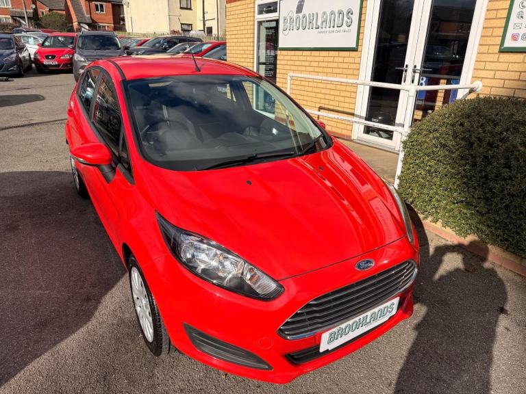2015 Ford Fiesta 1.25 Style Red 5 Door Air Con £35 Road Tax Low Insurance Group